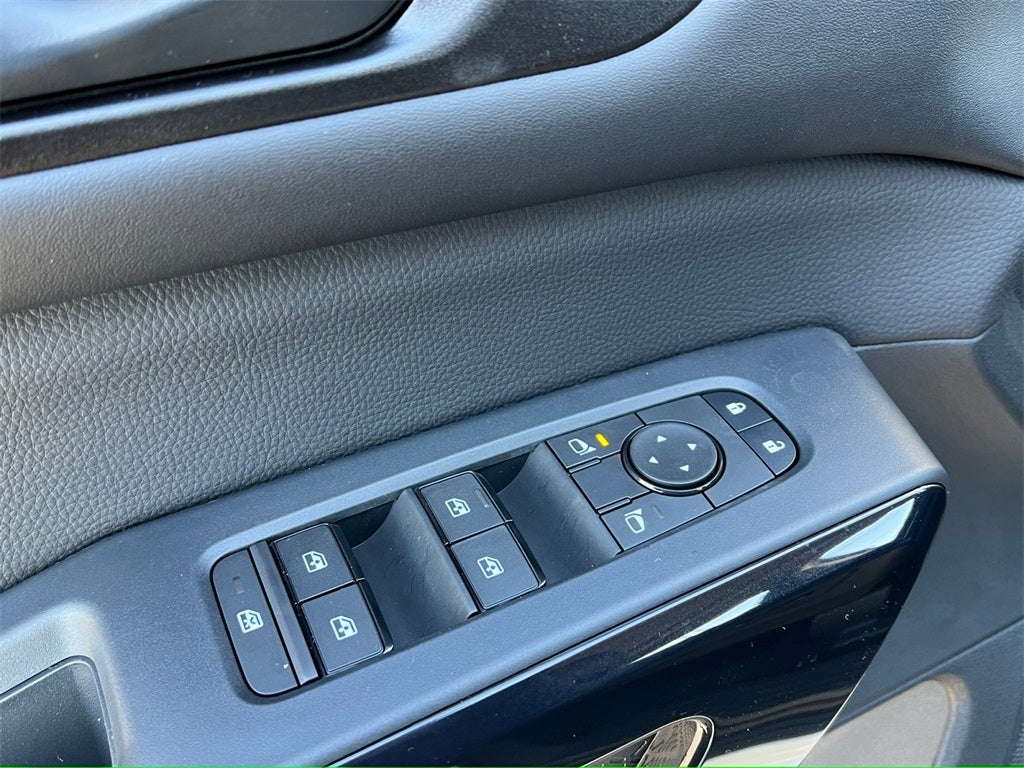 2025 Nissan Pathfinder SV / Premium Package