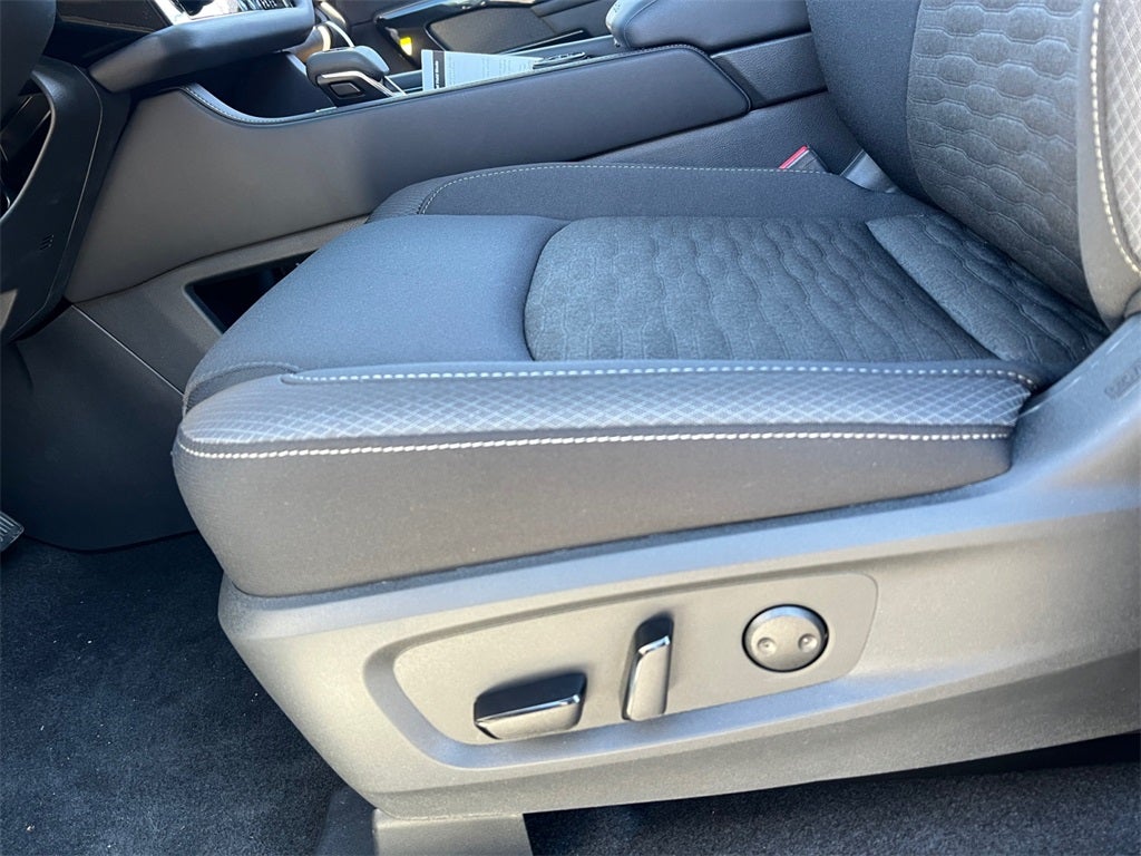 2025 Nissan Pathfinder SV / Premium Package