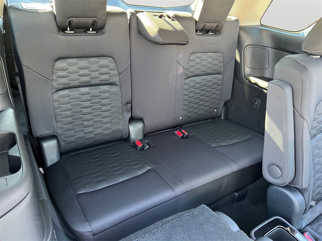 2025 Nissan Pathfinder SV / Premium Package