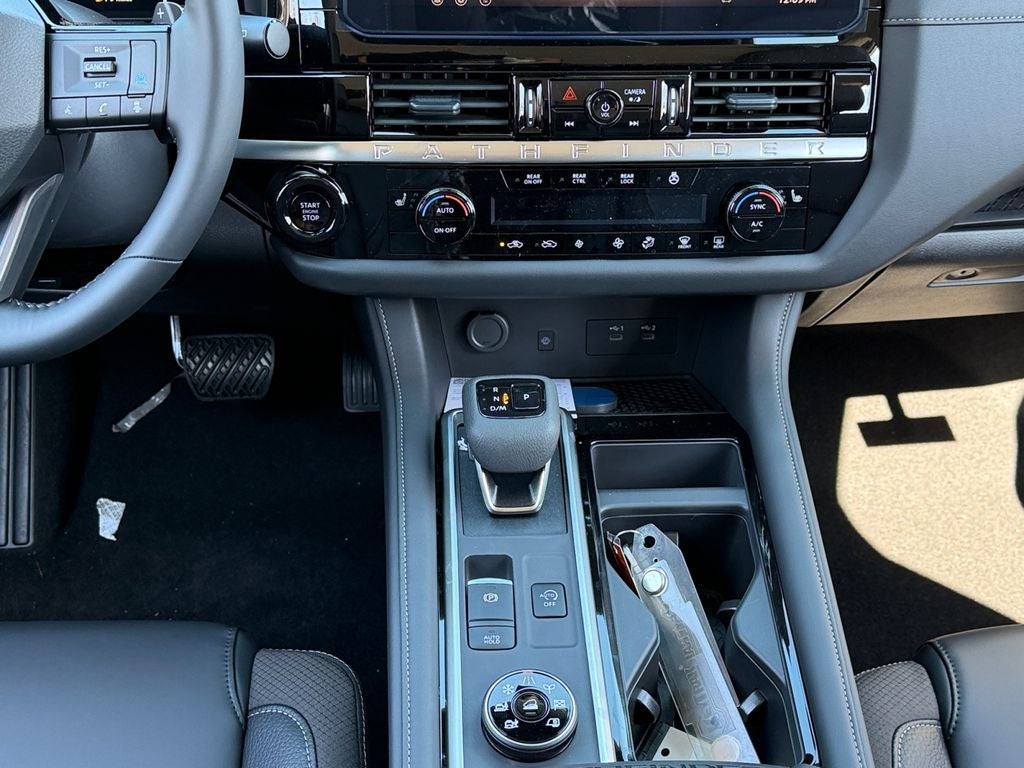 2026 Nissan Pathfinder SL