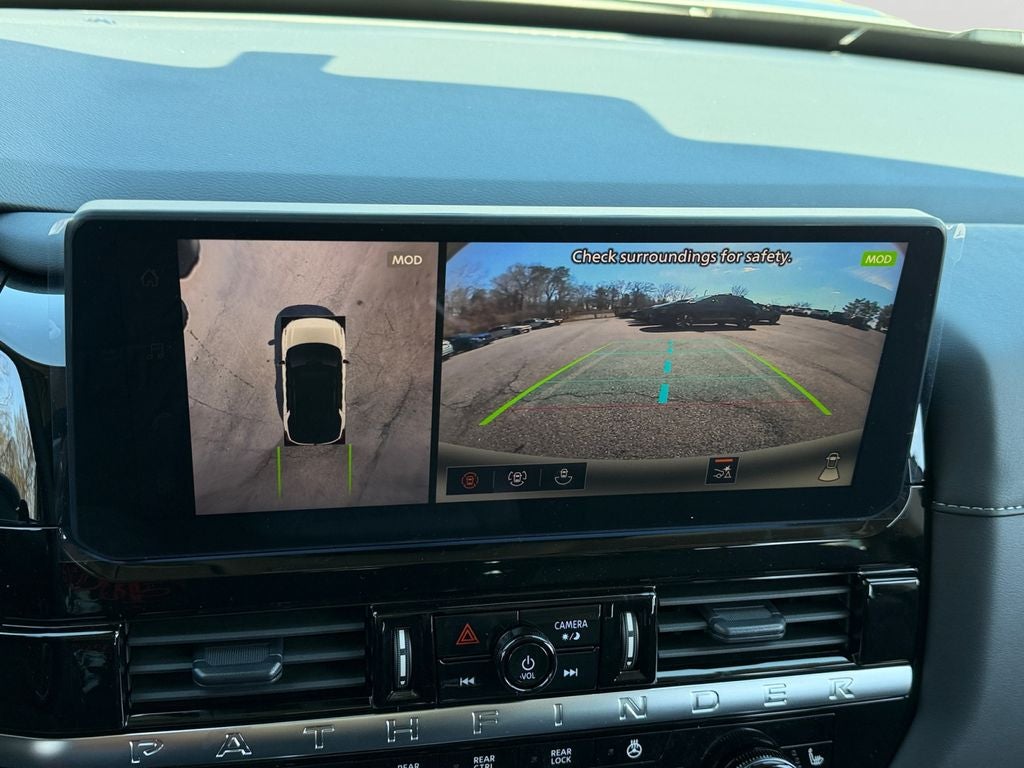 2026 Nissan Pathfinder SL