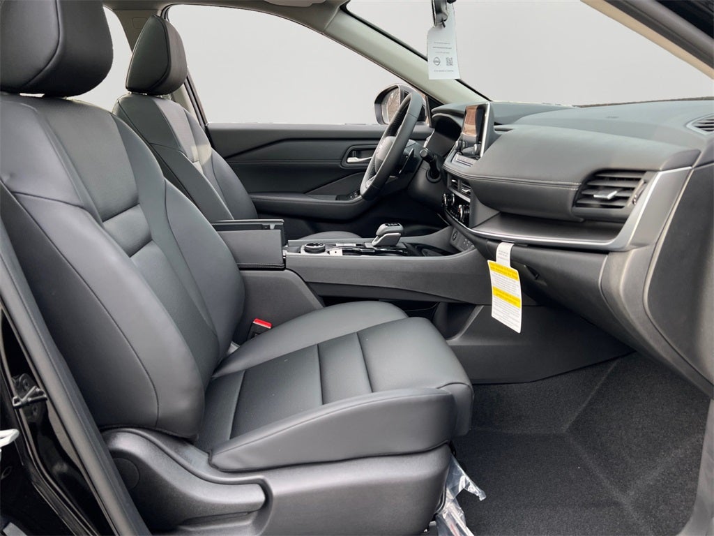 2026 Nissan Rogue SV / Premium Package / Cold Weather Package