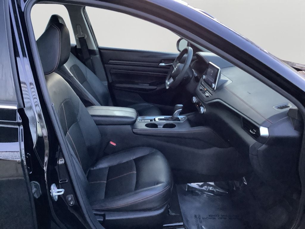 2022 Nissan Altima 2.5 SR Low Miles
