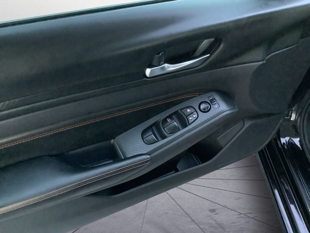 2022 Nissan Altima 2.5 SR Low Miles