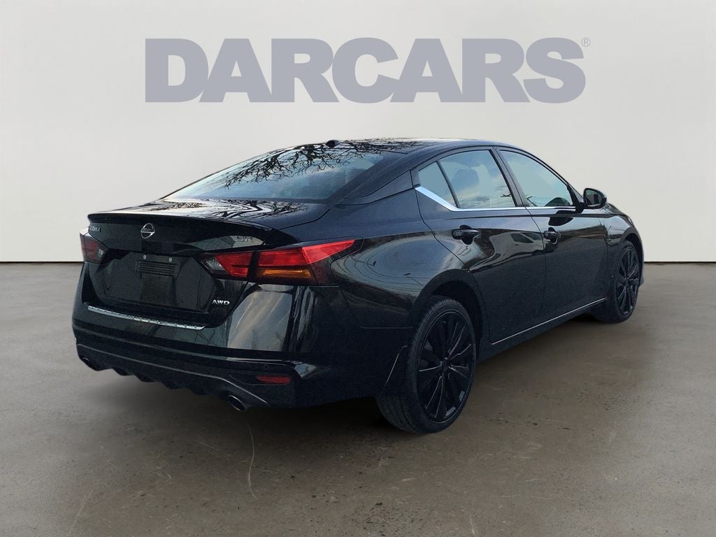 2022 Nissan Altima 2.5 SR Low Miles