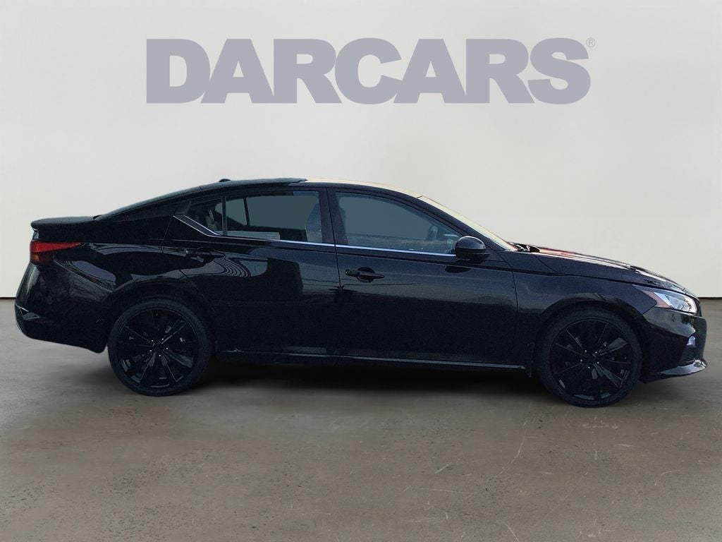 2022 Nissan Altima 2.5 SR Low Miles