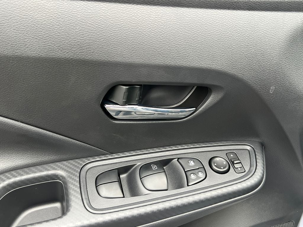 2025 Nissan Versa 1.6 SV EXTRA LOW MILEAGE