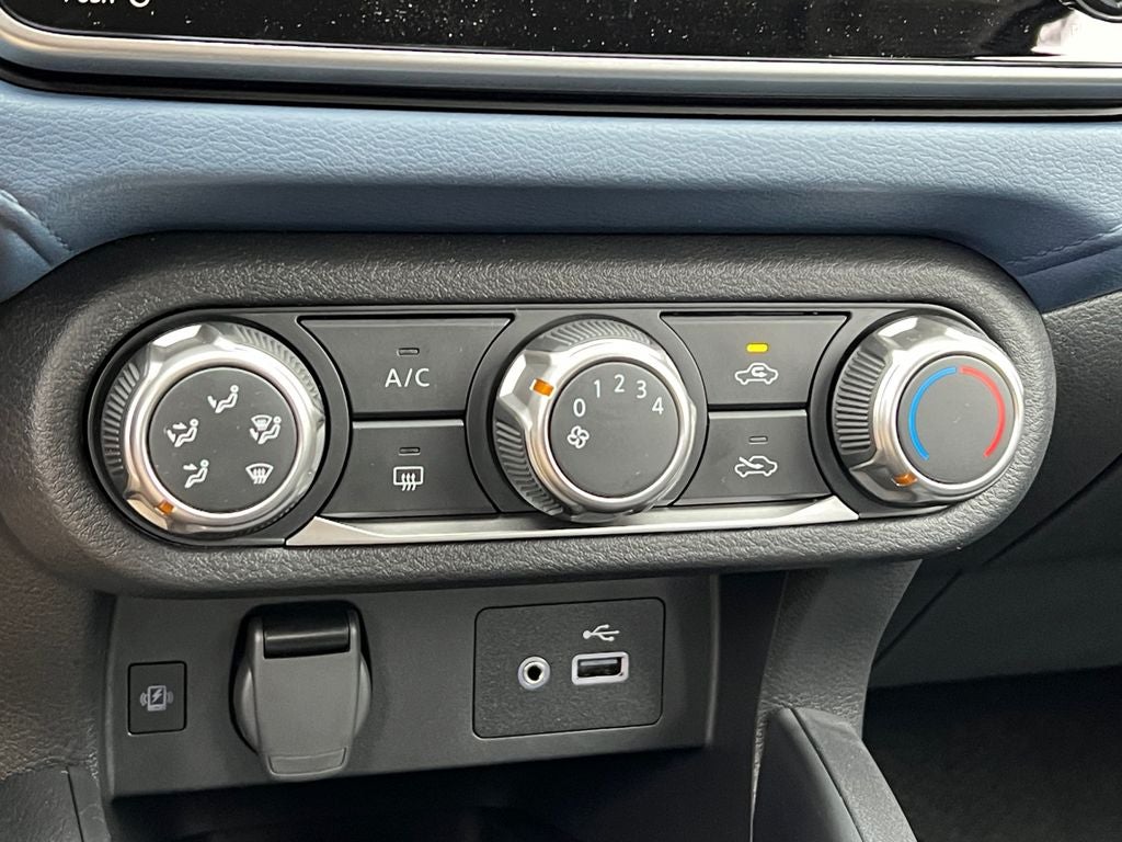 2025 Nissan Versa 1.6 SV EXTRA LOW MILEAGE