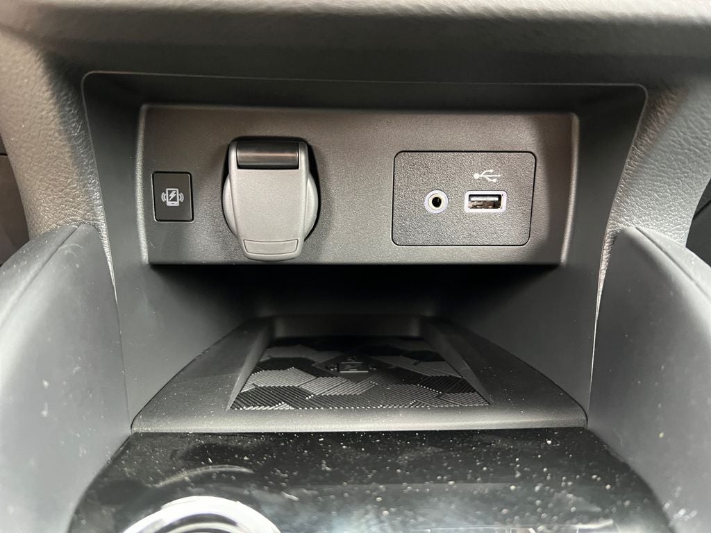 2025 Nissan Versa 1.6 SV EXTRA LOW MILEAGE