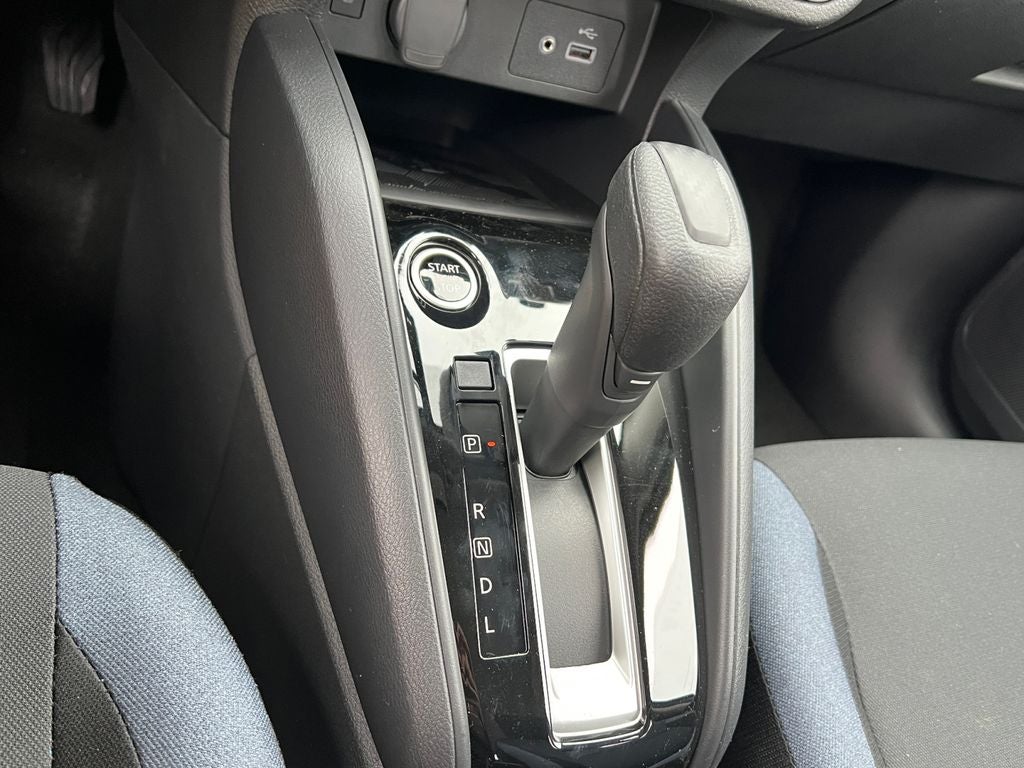 2025 Nissan Versa 1.6 SV EXTRA LOW MILEAGE