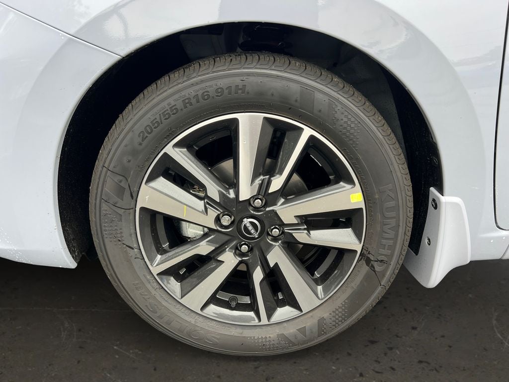 2025 Nissan Versa 1.6 SV EXTRA LOW MILEAGE