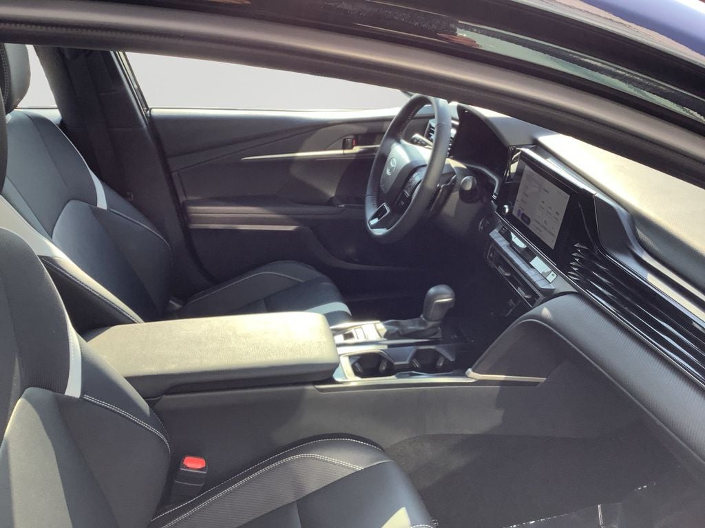 2025 Toyota Camry SE Hybrid