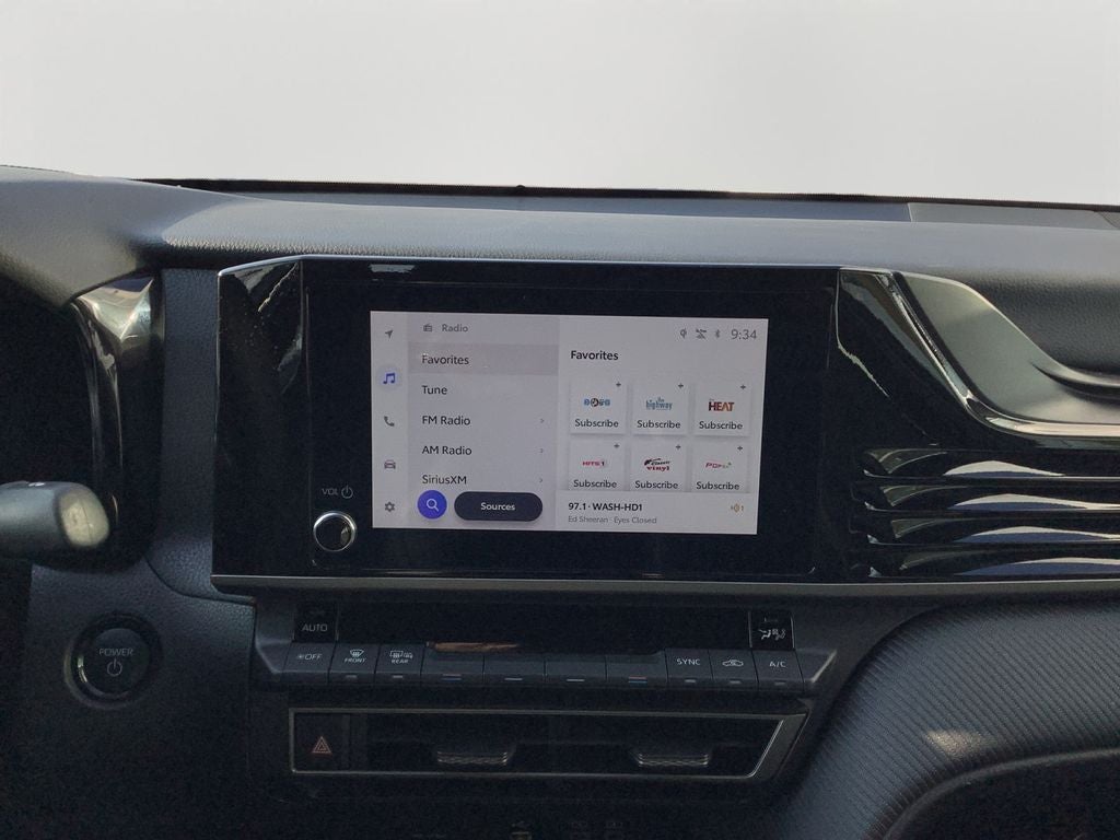 2025 Toyota Camry SE Hybrid