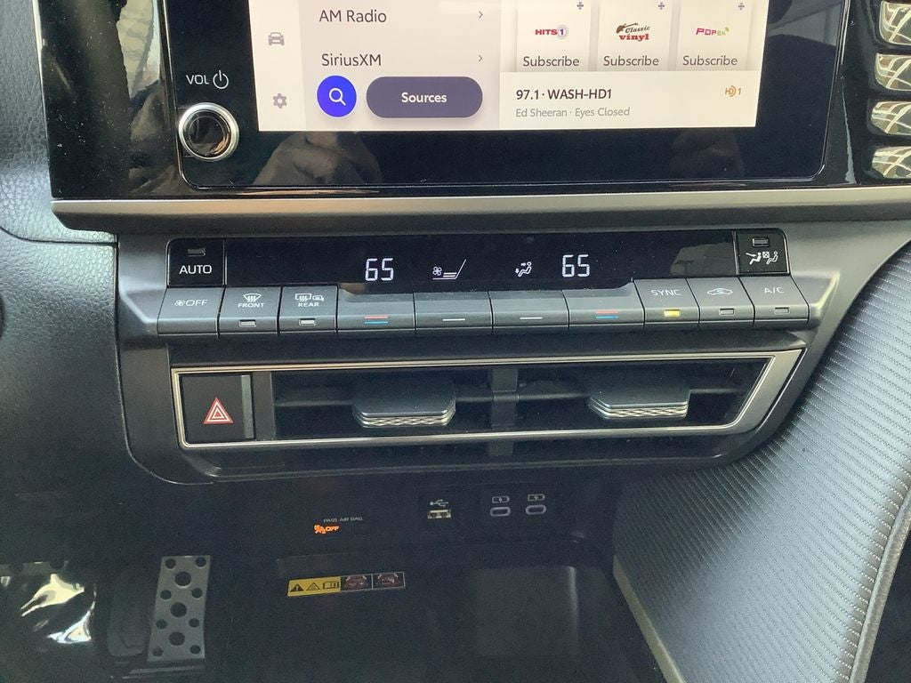 2025 Toyota Camry SE Hybrid