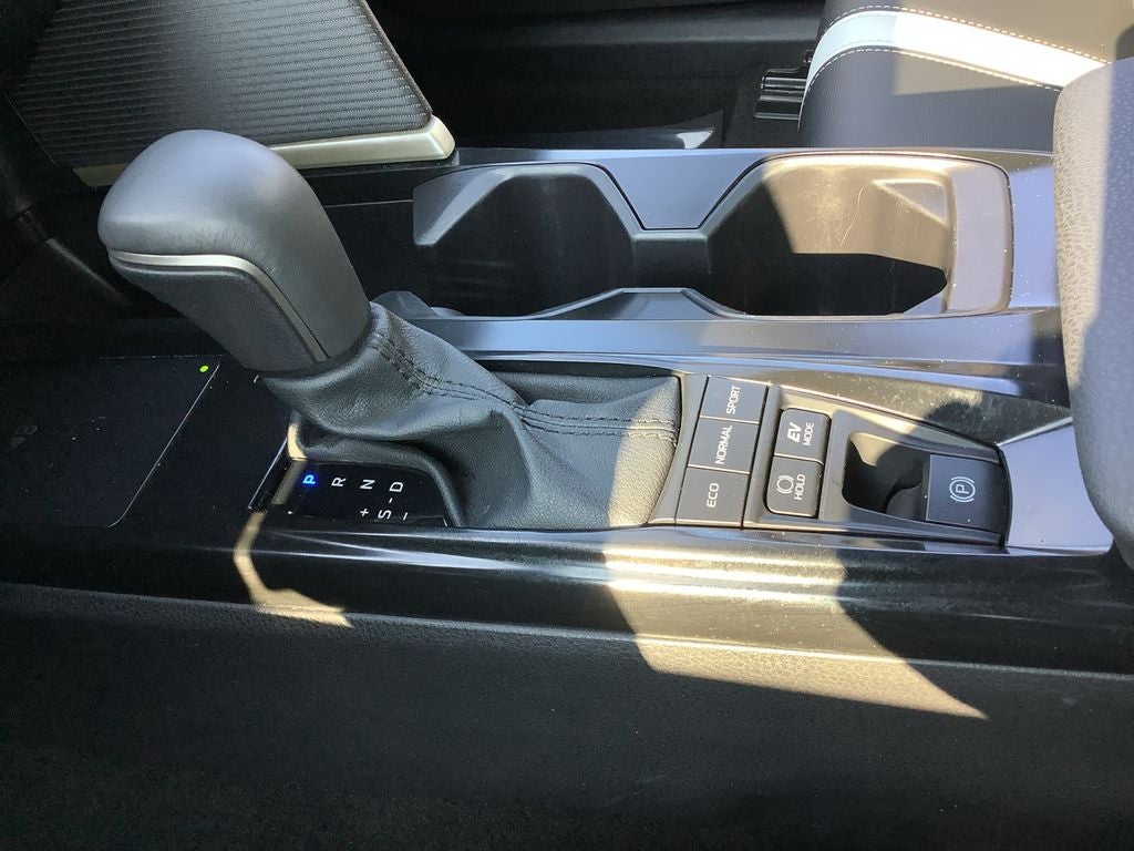 2025 Toyota Camry SE Hybrid