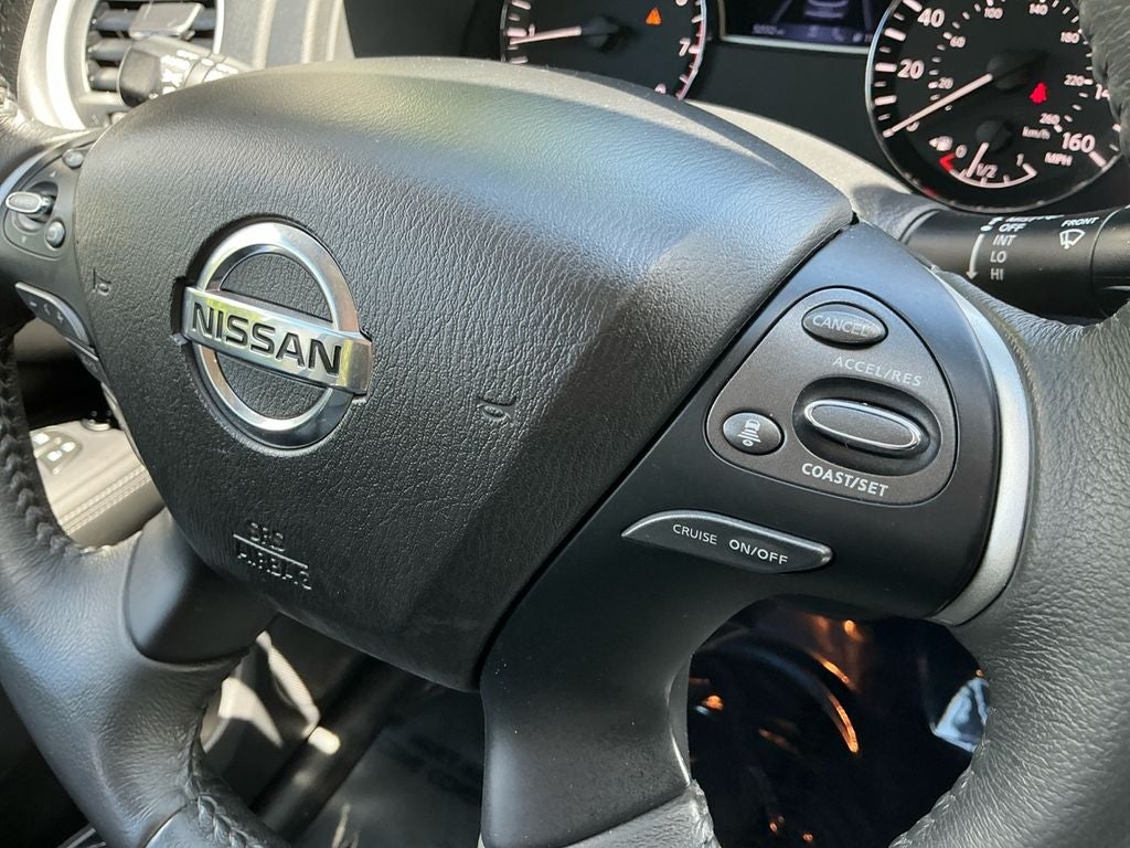 2018 Nissan Pathfinder SL NICE LOW MILES