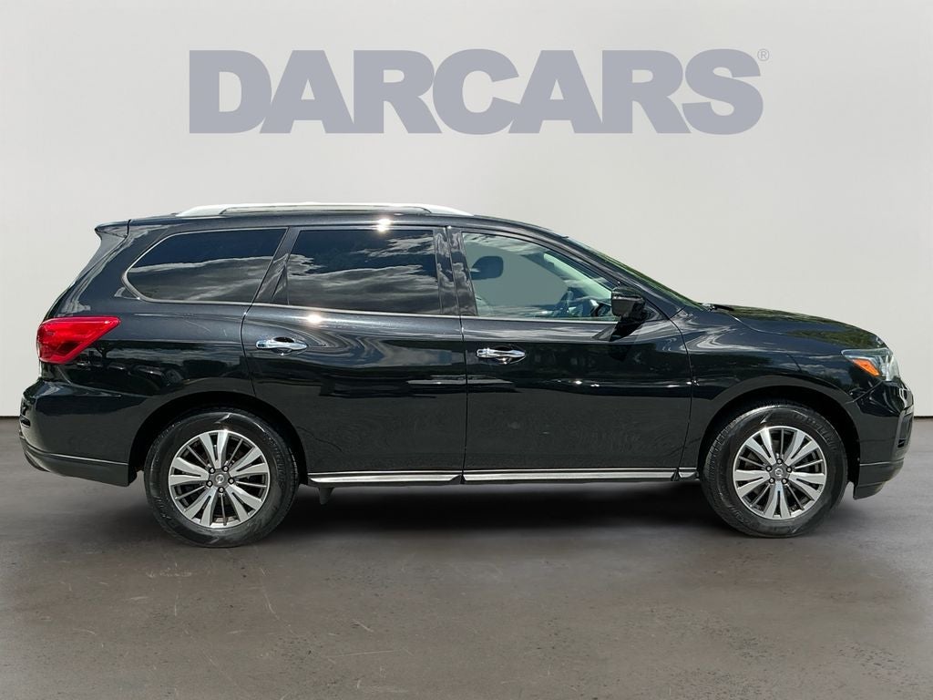 2018 Nissan Pathfinder SL NICE LOW MILES