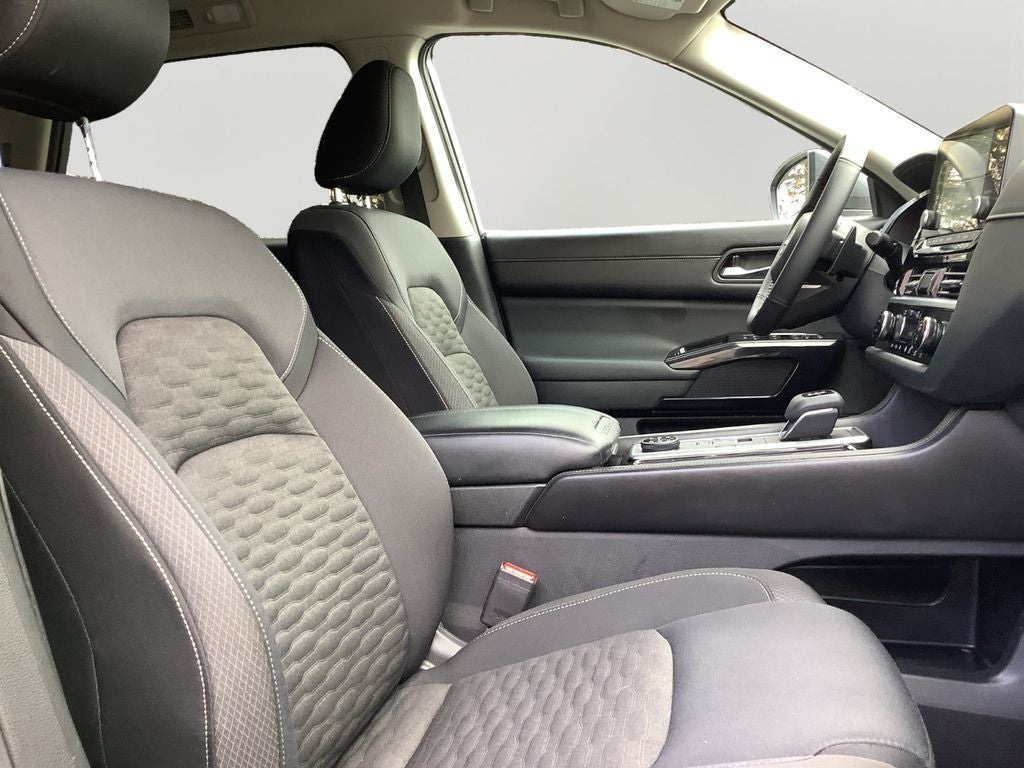 2022 Nissan Pathfinder SV Low Mileage