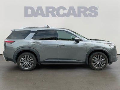 2022 Nissan Pathfinder SL