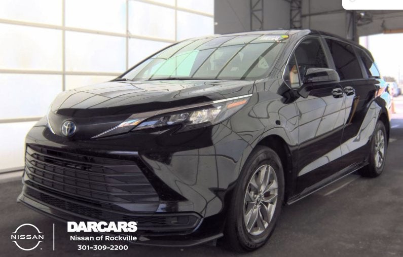 2025 Toyota Sienna LE