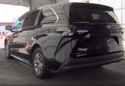 2025 Toyota Sienna LE 8 Passenger