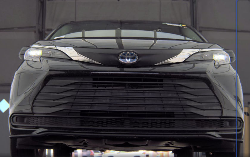 2025 Toyota Sienna LE 8 Passenger