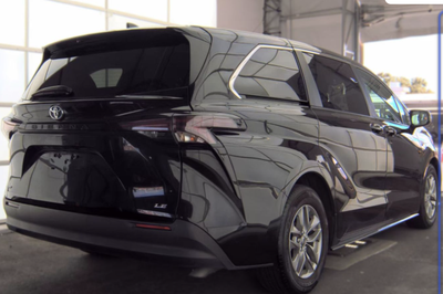 2025 Toyota Sienna LE 8 Passenger