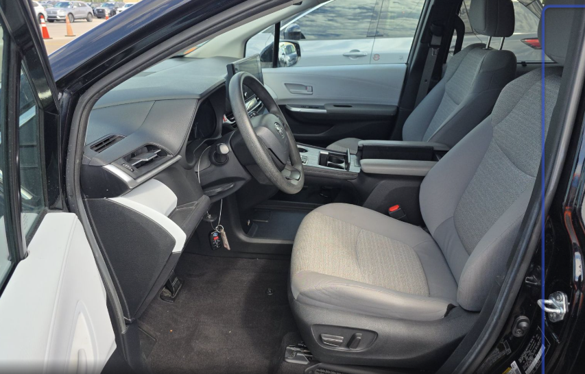 2025 Toyota Sienna LE 8 Passenger