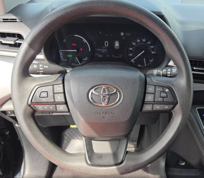 2025 Toyota Sienna LE 8 Passenger