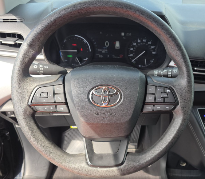 2025 Toyota Sienna LE 8 Passenger