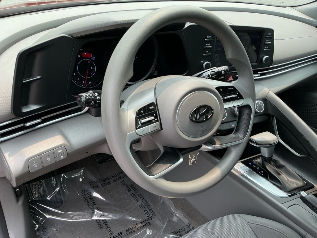 2023 Hyundai Elantra SE