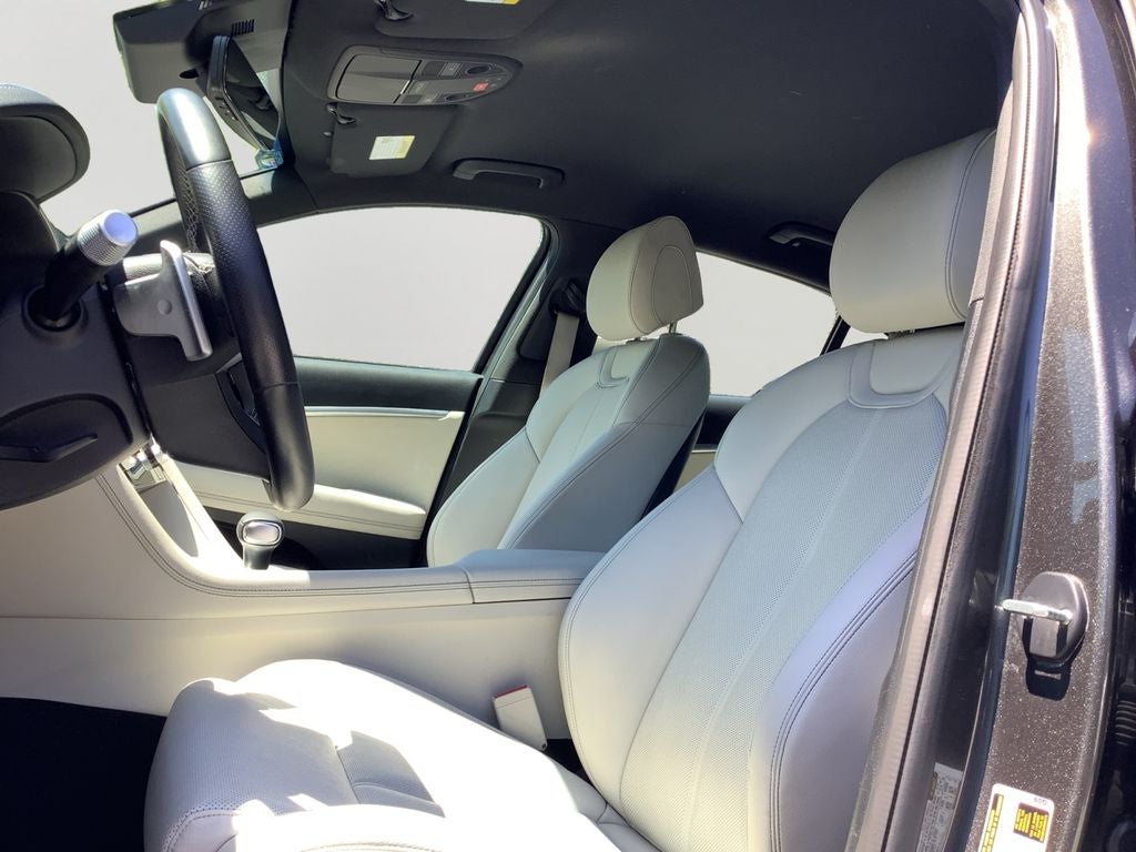 2024 Genesis G70 2.5T